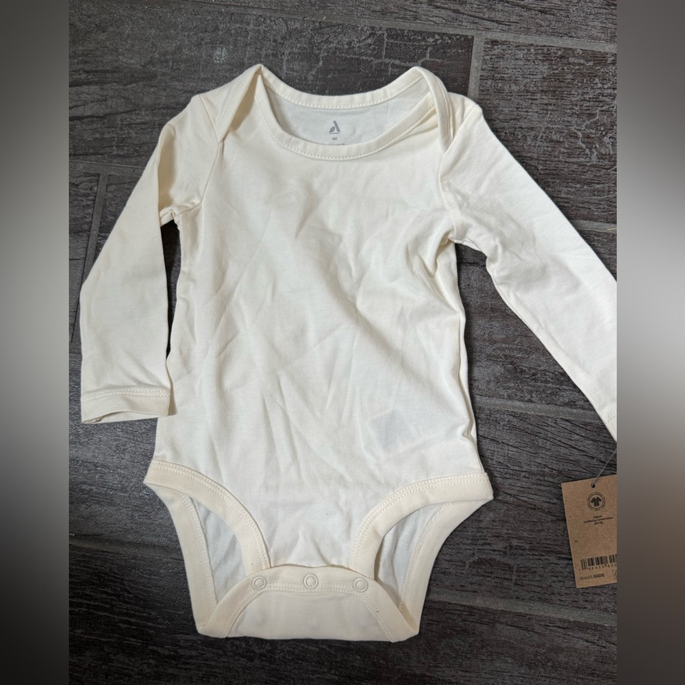 NEW Amazon cream Organic Cotton Onsies long sleeve‎ bodysuit baby 9 months
